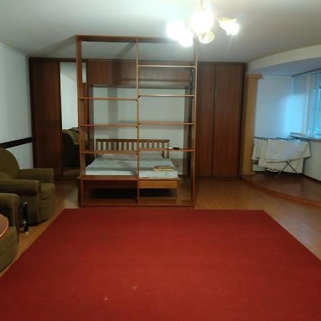 Nice Apartment Near Gulliver Kiev Bagian luar foto